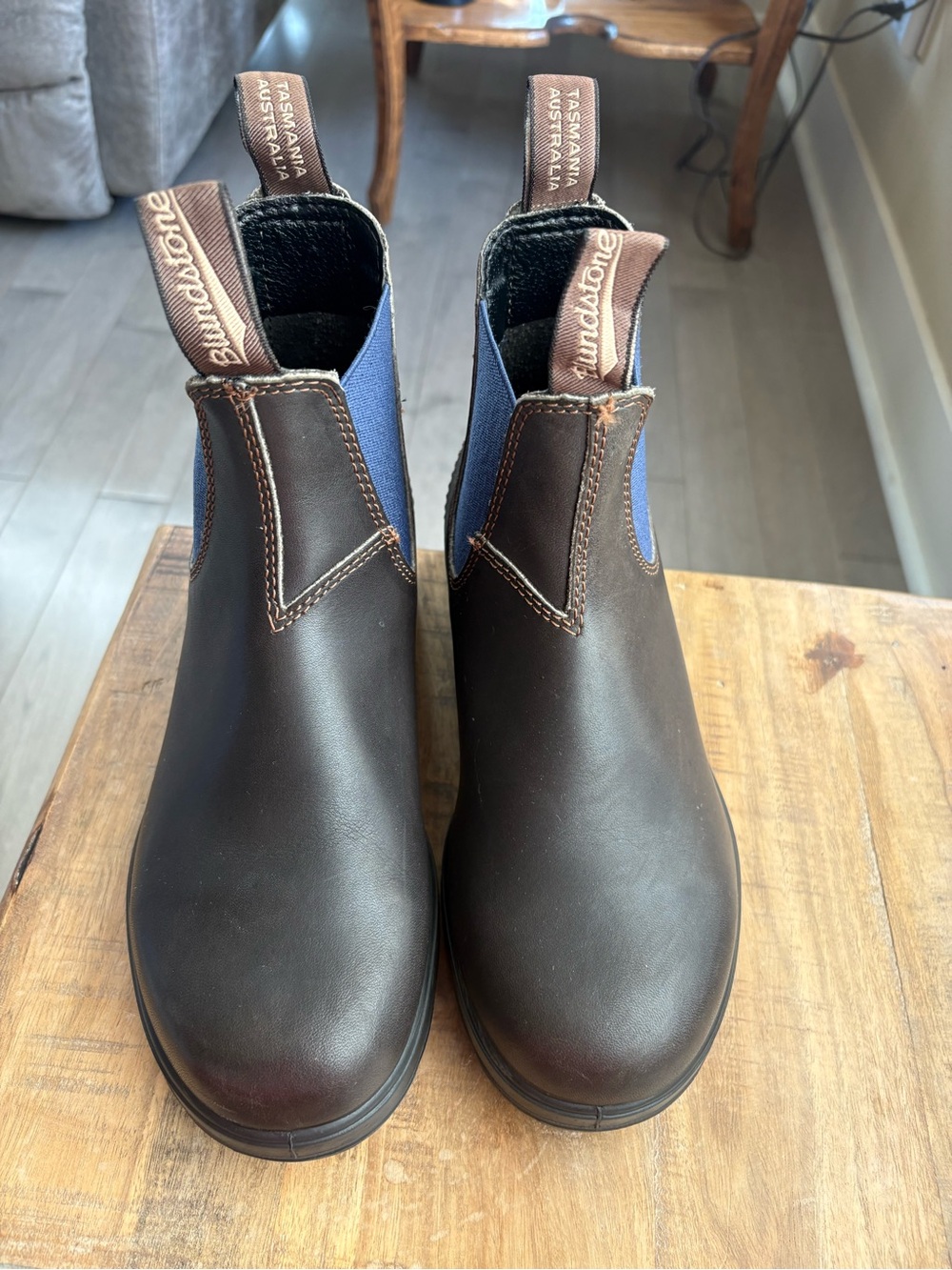 Blundstone Women’s Boots - Dark Brown with Navy Elastic - Picture 2 of 11